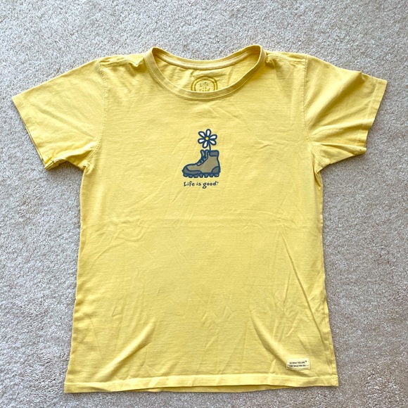 Life Is Good Tops - Small yellow life is good daisy T shirt
